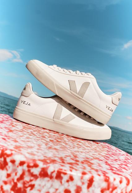 Veja Campo Chromefree Extra White Natural Suede